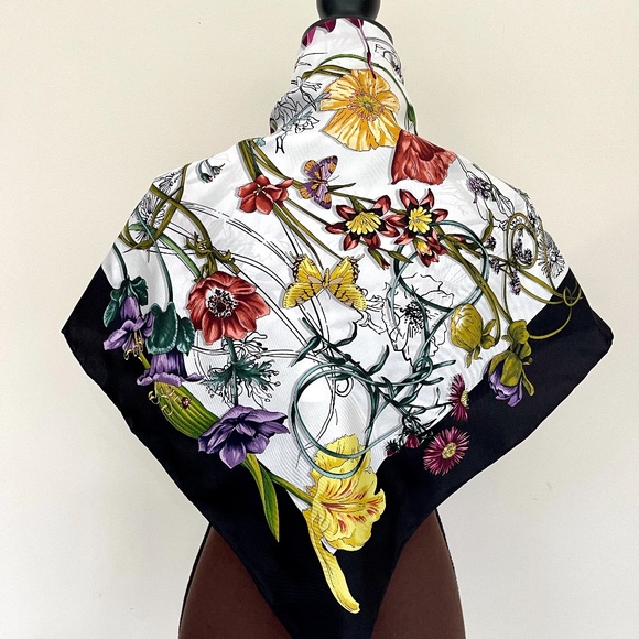 New Gucci Scarf Flora Infinity Print White Silk Scarf Wrap with Gucci Gift Box - Picture 6 of 15